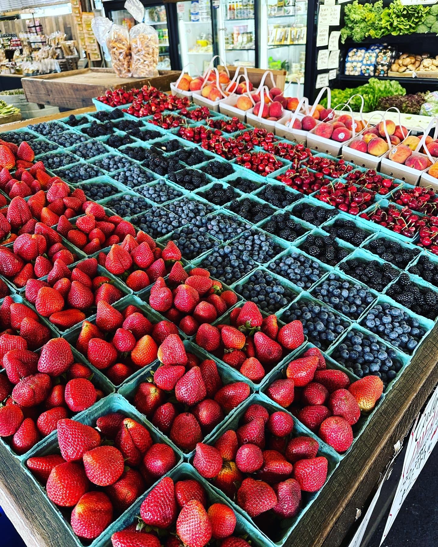 Berries Strawberries 1.5 + lbs