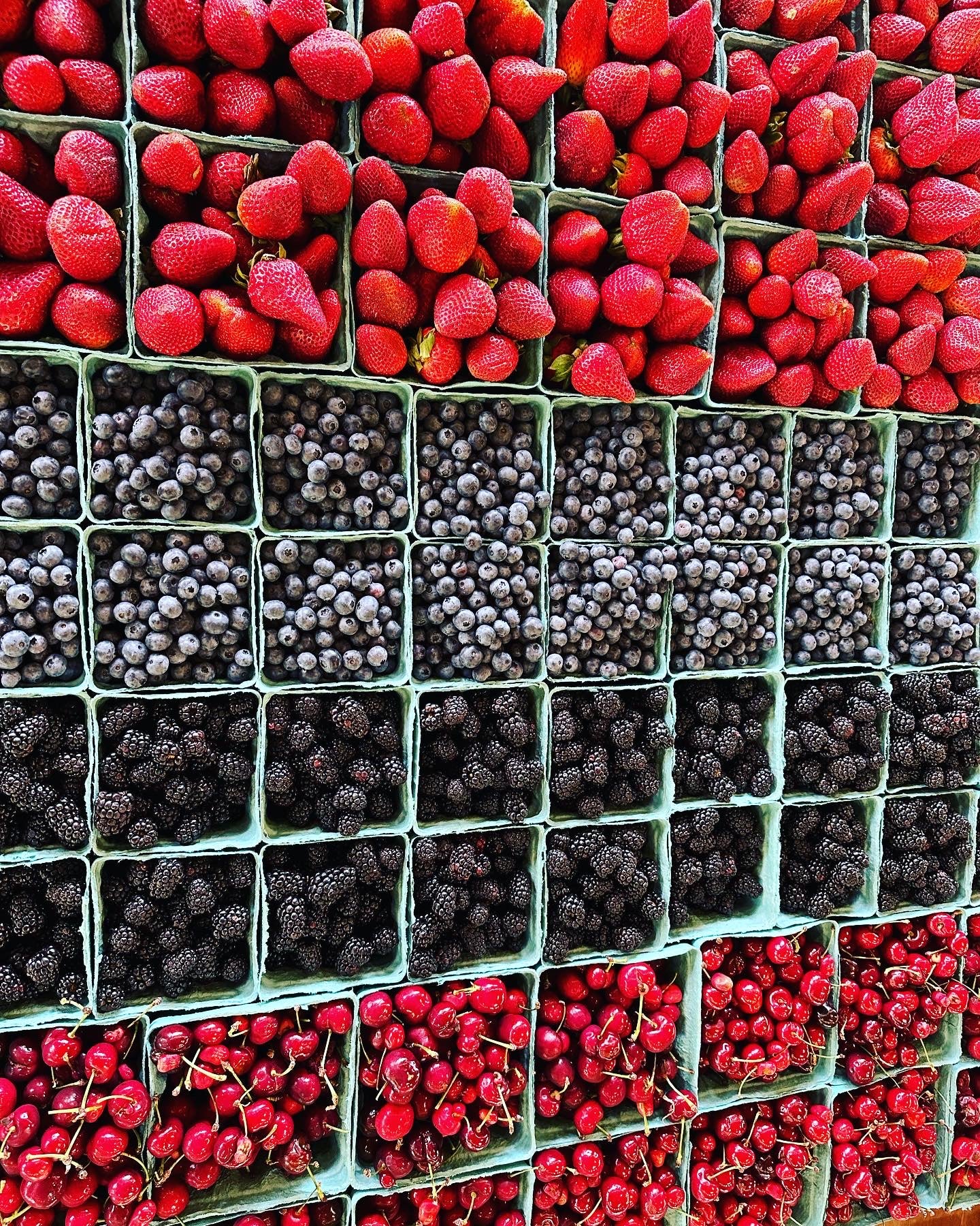 Berries Strawberries 1.5 + lbs